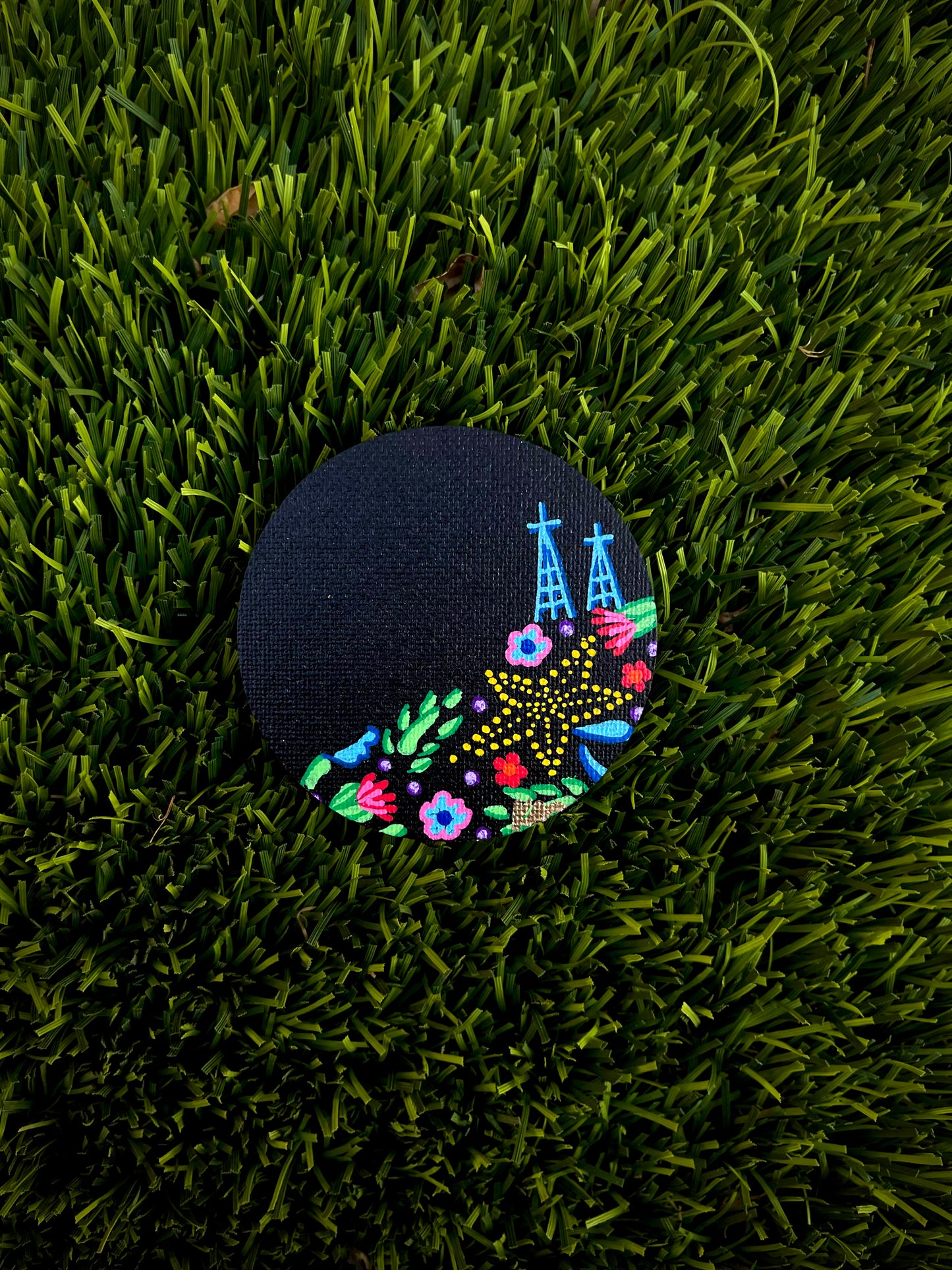 Heritage Hand Painted Round Magnet